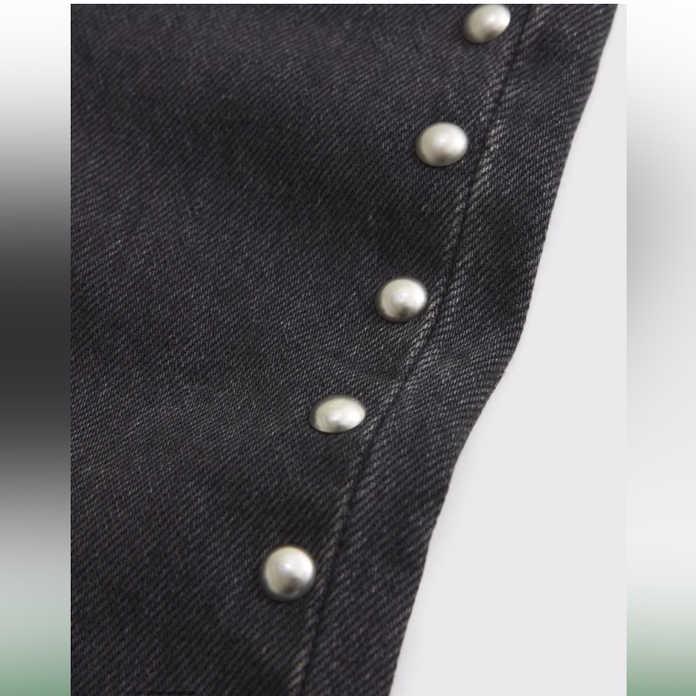 Abercrombie & Fitch High Rise 90s Relaxed Studded Jeans *NWT* - Picture 4 of 9